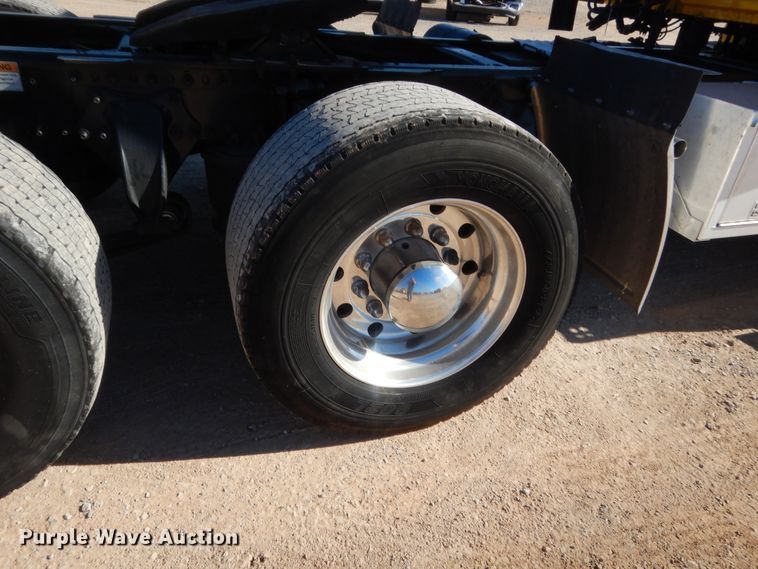 image for item HW9210 2017 Freightliner Cascadia 125  semi truck