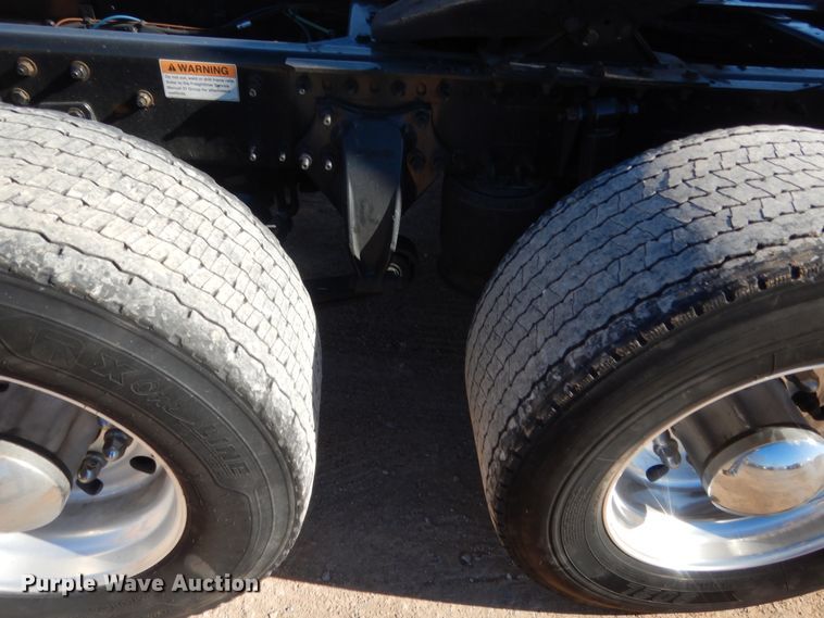 image for item HW9210 2017 Freightliner Cascadia 125  semi truck