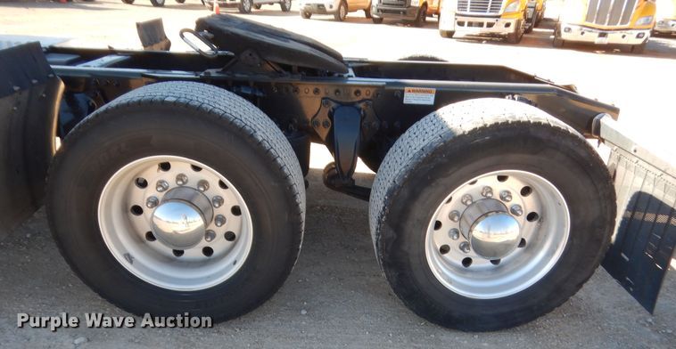 image for item HW9210 2017 Freightliner Cascadia 125  semi truck