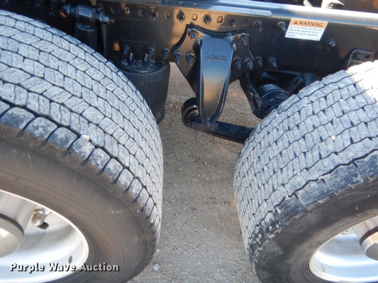 image for item HW9210 2017 Freightliner Cascadia 125  semi truck