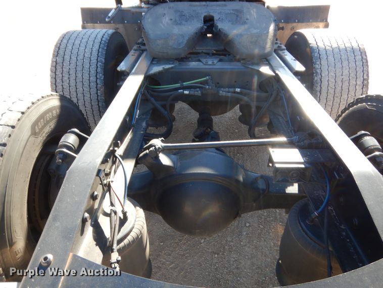 image for item HW9210 2017 Freightliner Cascadia 125  semi truck