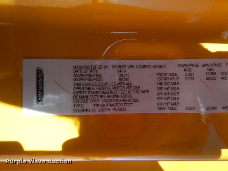 image for item HW9210 2017 Freightliner Cascadia 125  semi truck