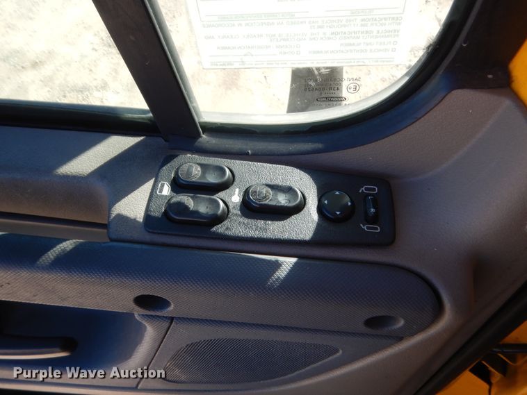 image for item HW9211 2017 Freightliner Cascadia 125  semi truck