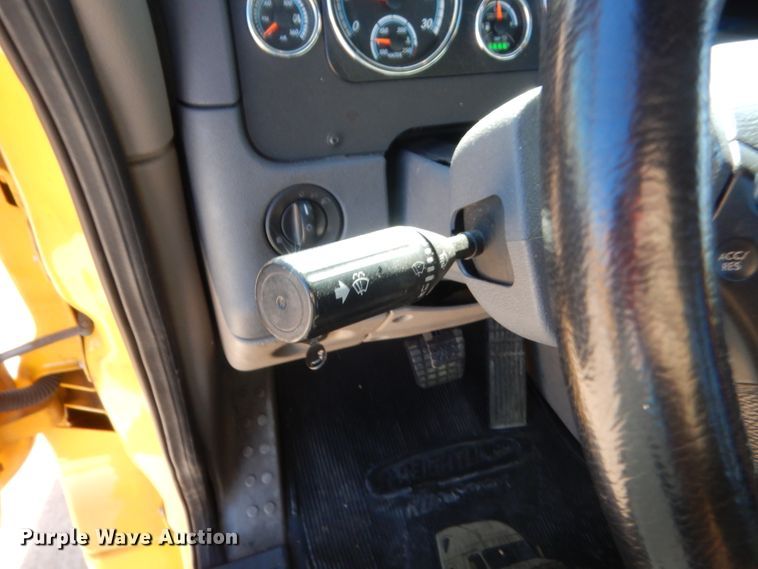 image for item HW9211 2017 Freightliner Cascadia 125  semi truck