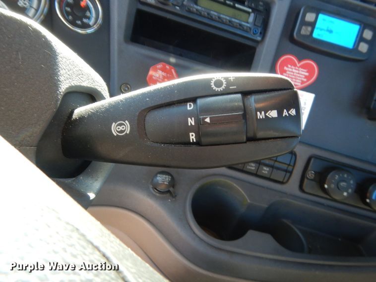 image for item HW9211 2017 Freightliner Cascadia 125  semi truck