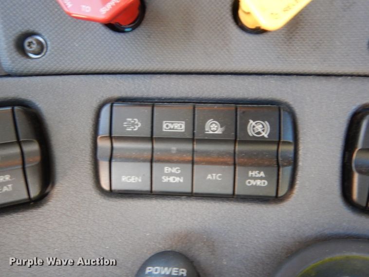 image for item HW9211 2017 Freightliner Cascadia 125  semi truck