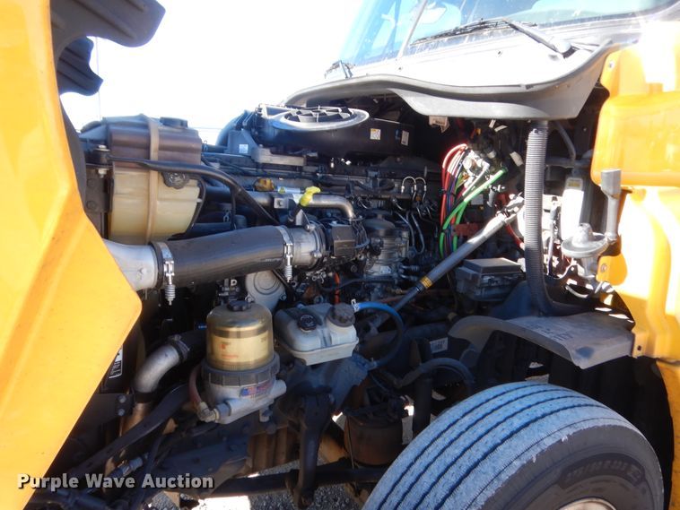 image for item HW9211 2017 Freightliner Cascadia 125  semi truck