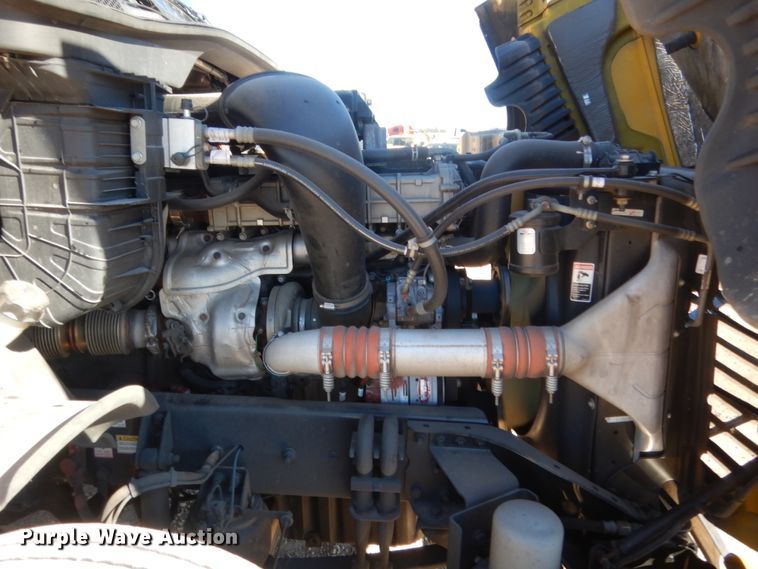 image for item HW9211 2017 Freightliner Cascadia 125  semi truck