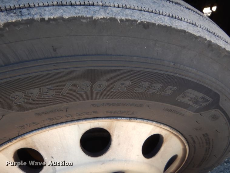 image for item HW9211 2017 Freightliner Cascadia 125  semi truck