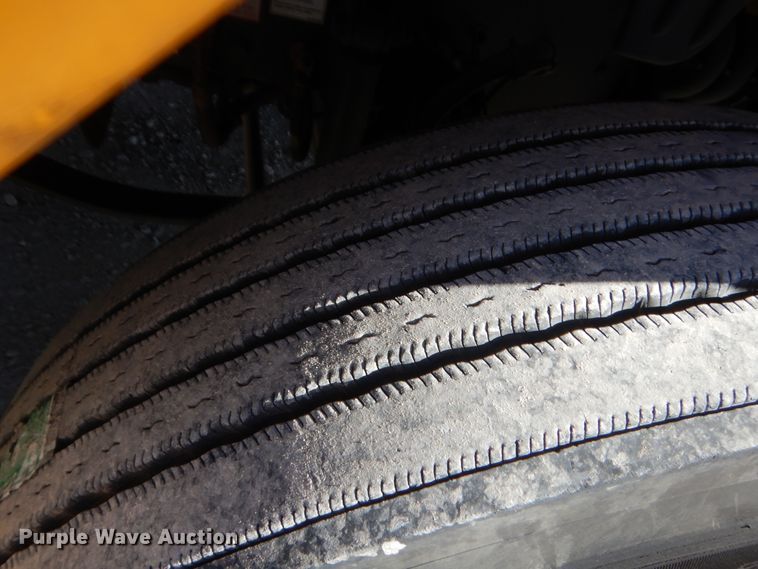 image for item HW9211 2017 Freightliner Cascadia 125  semi truck