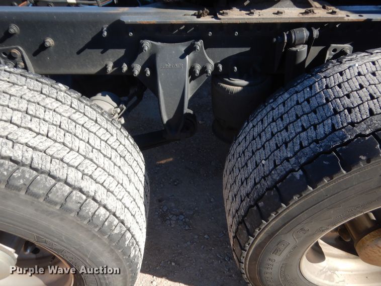 image for item HW9211 2017 Freightliner Cascadia 125  semi truck