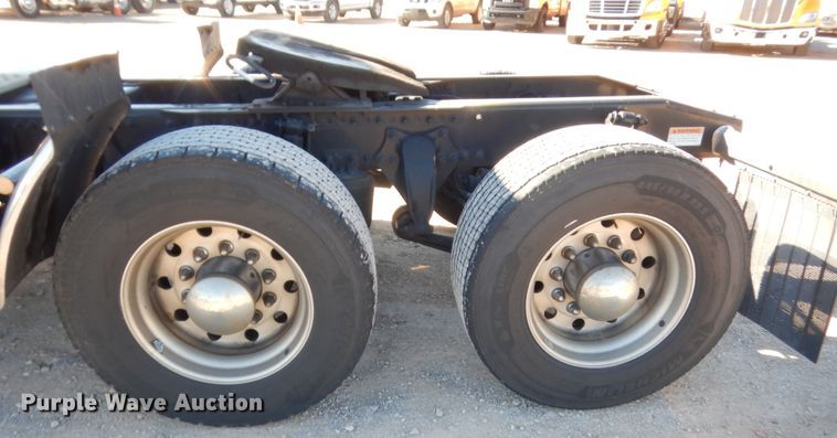 image for item HW9211 2017 Freightliner Cascadia 125  semi truck