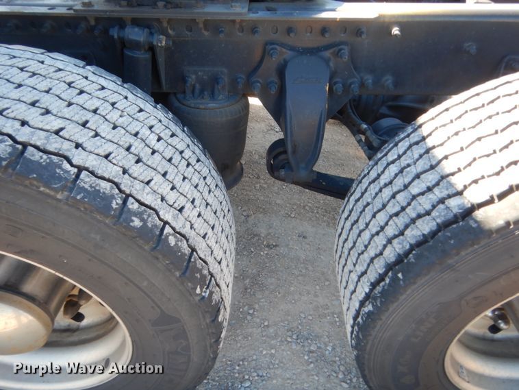 image for item HW9211 2017 Freightliner Cascadia 125  semi truck