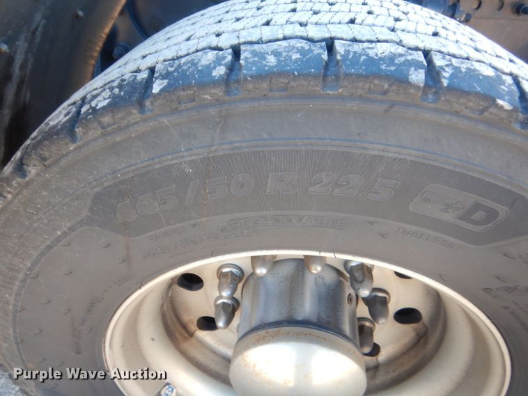 image for item HW9211 2017 Freightliner Cascadia 125  semi truck