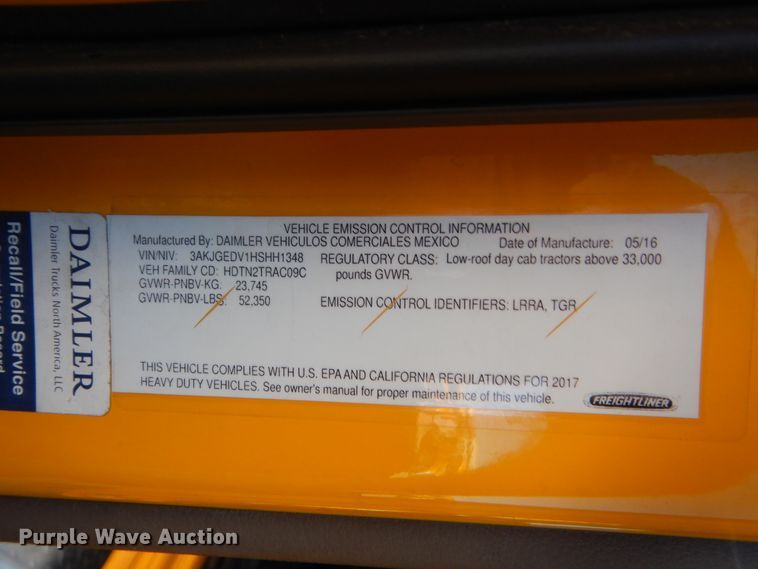 image for item HW9211 2017 Freightliner Cascadia 125  semi truck