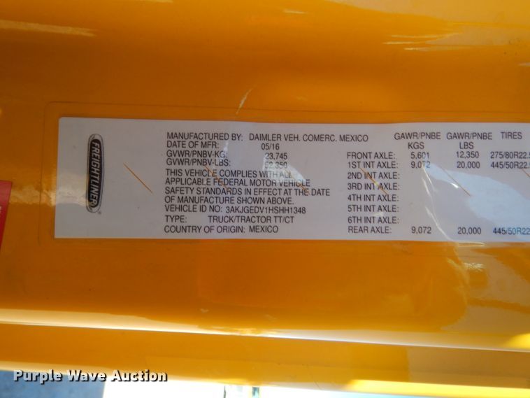 image for item HW9211 2017 Freightliner Cascadia 125  semi truck