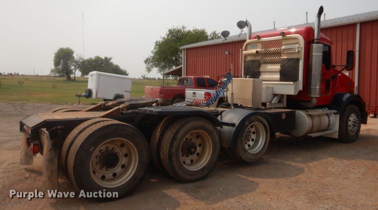 image for item HW9300 2004 Kenworth T800 semi truck