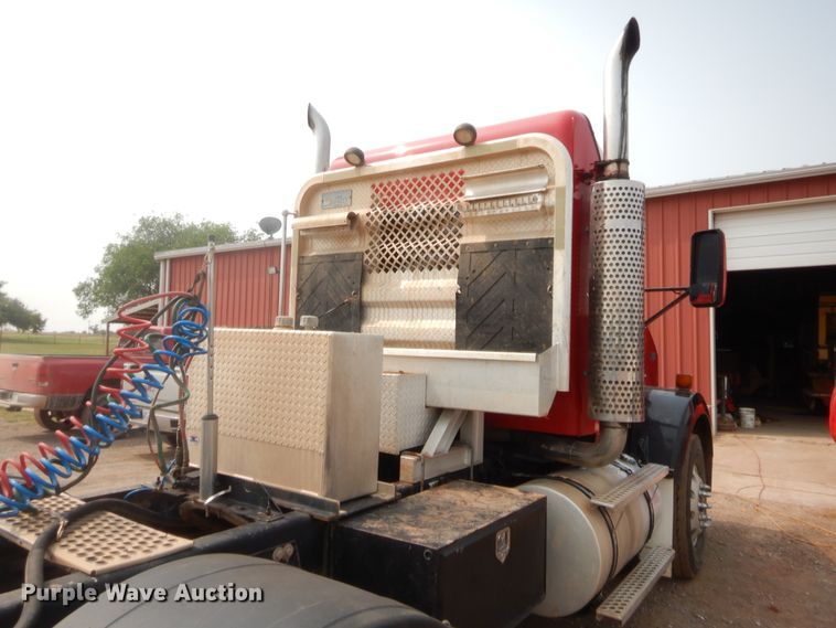 image for item HW9300 2004 Kenworth T800 semi truck