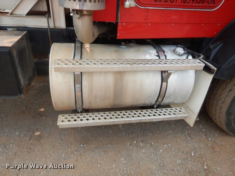 image for item HW9300 2004 Kenworth T800 semi truck