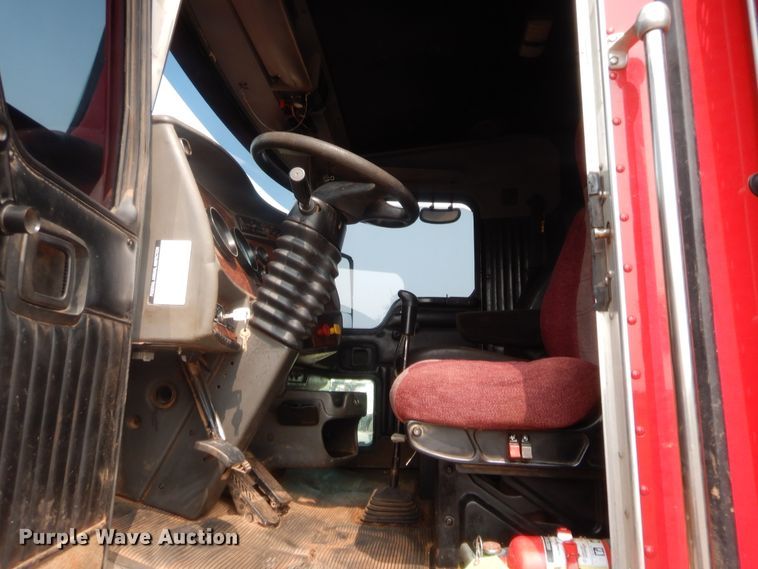 image for item HW9300 2004 Kenworth T800 semi truck