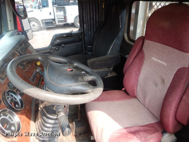 image for item HW9300 2004 Kenworth T800 semi truck