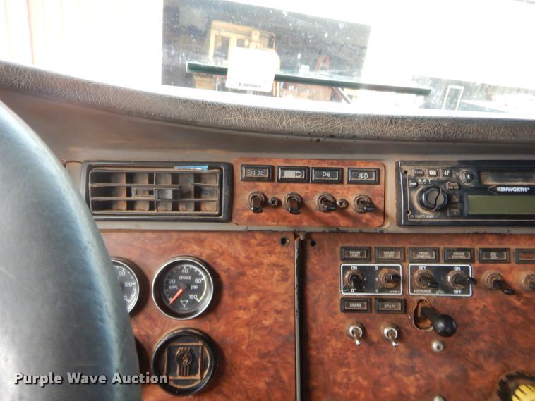 image for item HW9300 2004 Kenworth T800 semi truck