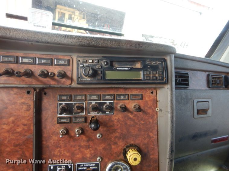image for item HW9300 2004 Kenworth T800 semi truck