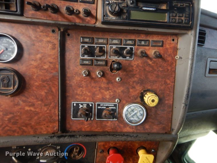 image for item HW9300 2004 Kenworth T800 semi truck