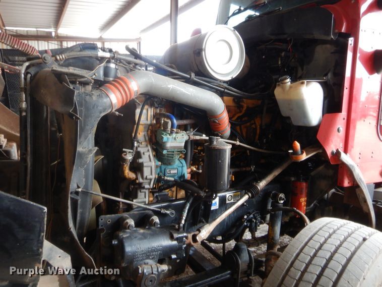 image for item HW9300 2004 Kenworth T800 semi truck