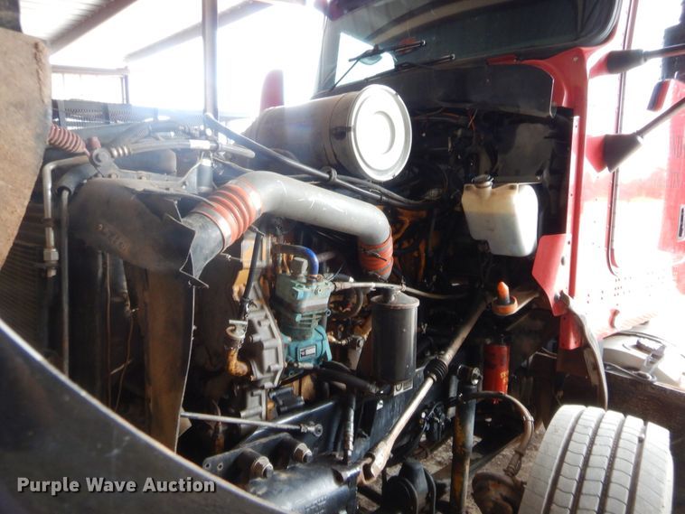 image for item HW9300 2004 Kenworth T800 semi truck