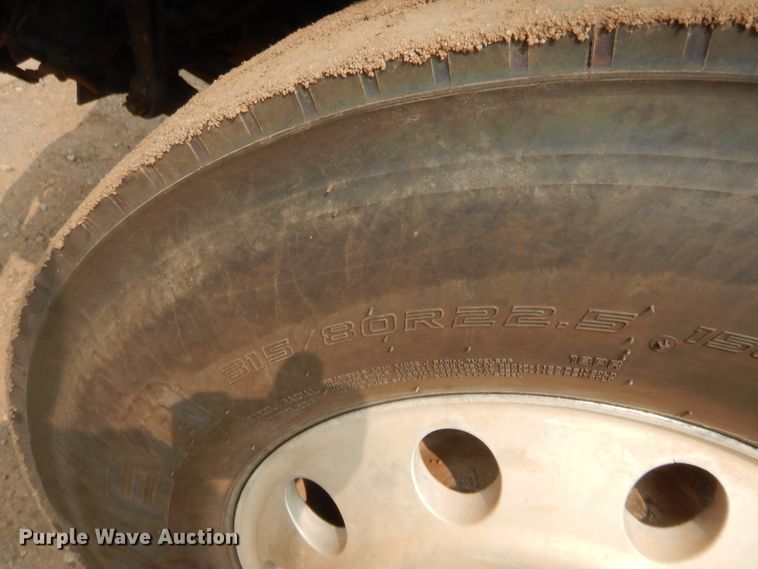 image for item HW9300 2004 Kenworth T800 semi truck