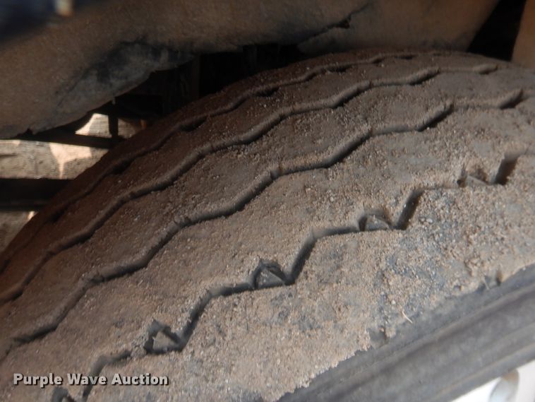 image for item HW9300 2004 Kenworth T800 semi truck