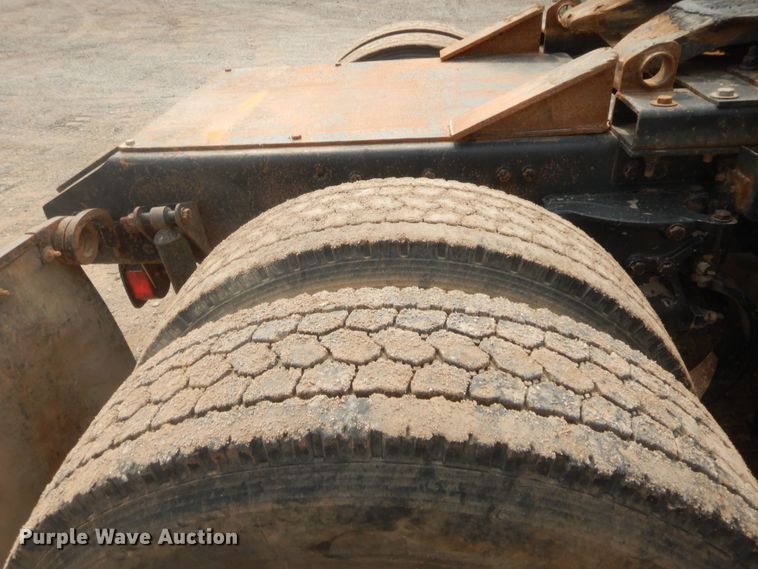 image for item HW9300 2004 Kenworth T800 semi truck