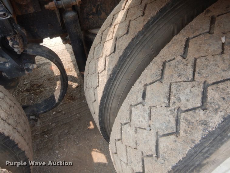 image for item HW9300 2004 Kenworth T800 semi truck