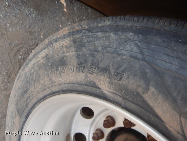 image for item HW9300 2004 Kenworth T800 semi truck