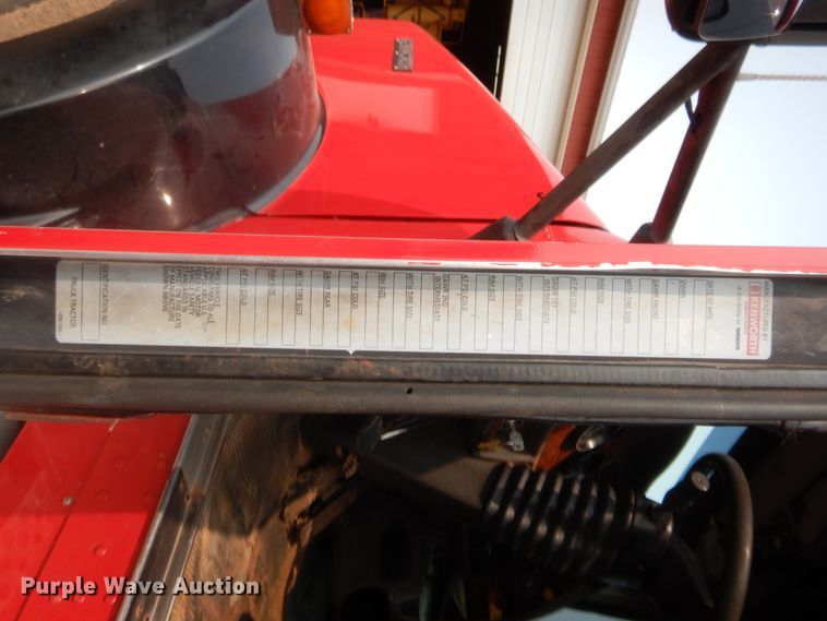 image for item HW9300 2004 Kenworth T800 semi truck