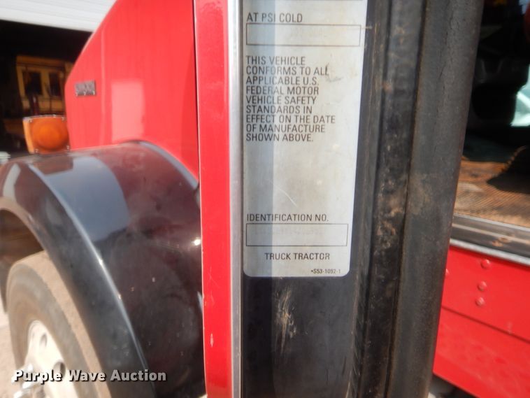 image for item HW9300 2004 Kenworth T800 semi truck