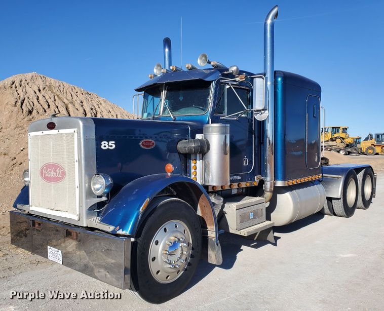 image for item HW9503 1985 Peterbilt 359  semi truck