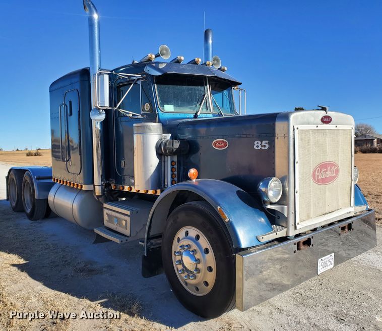 image for item HW9503 1985 Peterbilt 359  semi truck