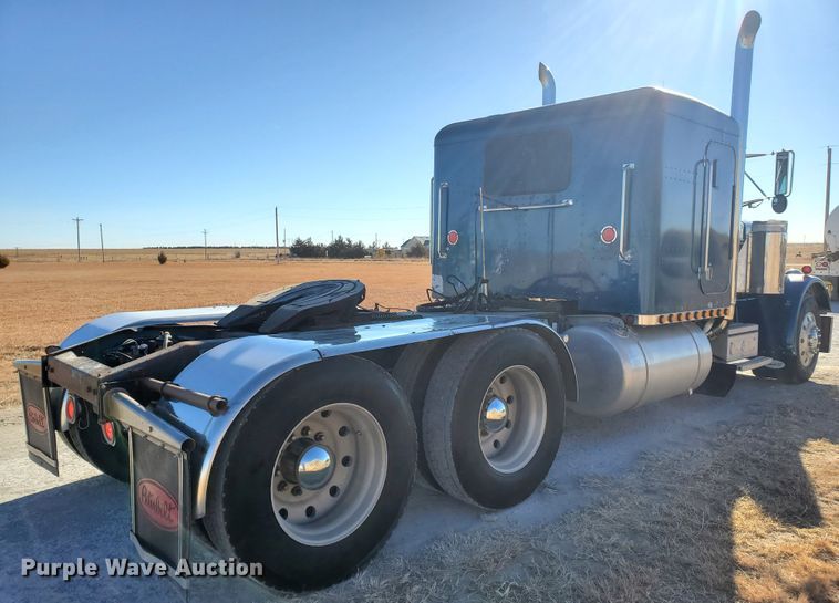 image for item HW9503 1985 Peterbilt 359  semi truck