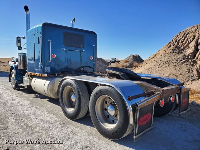 image for item HW9503 1985 Peterbilt 359  semi truck