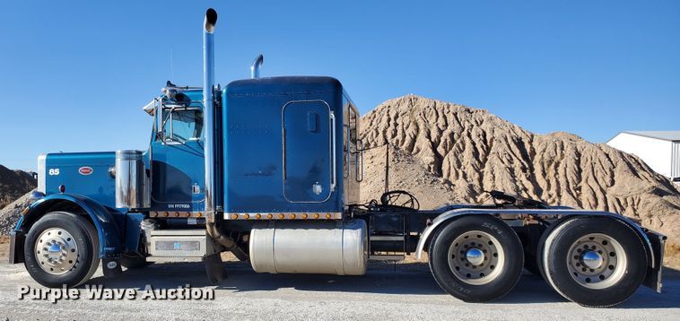 image for item HW9503 1985 Peterbilt 359  semi truck
