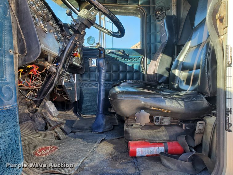 image for item HW9503 1985 Peterbilt 359  semi truck