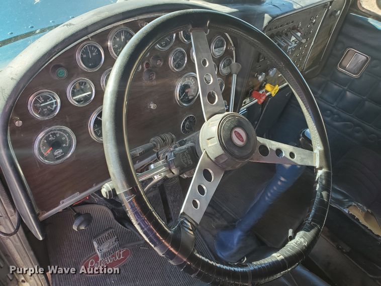 image for item HW9503 1985 Peterbilt 359  semi truck