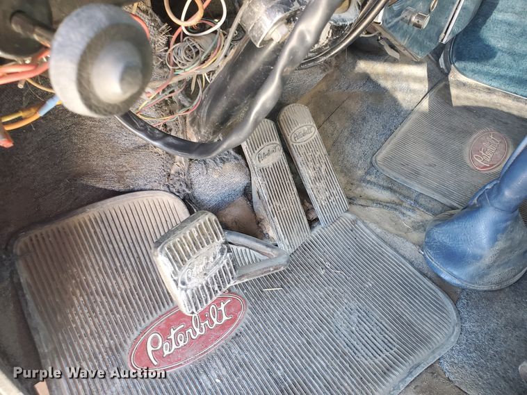 image for item HW9503 1985 Peterbilt 359  semi truck