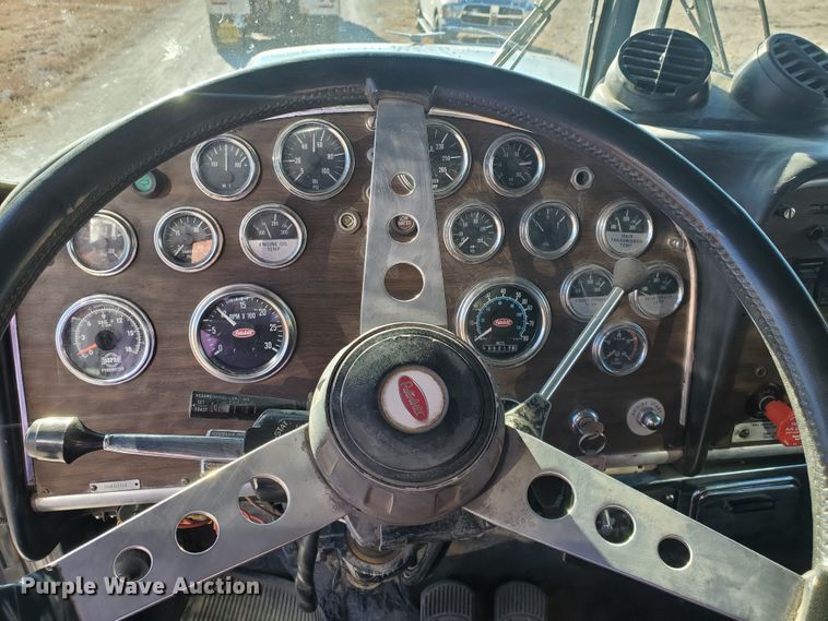 image for item HW9503 1985 Peterbilt 359  semi truck