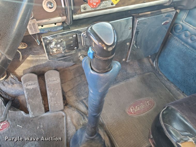 image for item HW9503 1985 Peterbilt 359  semi truck