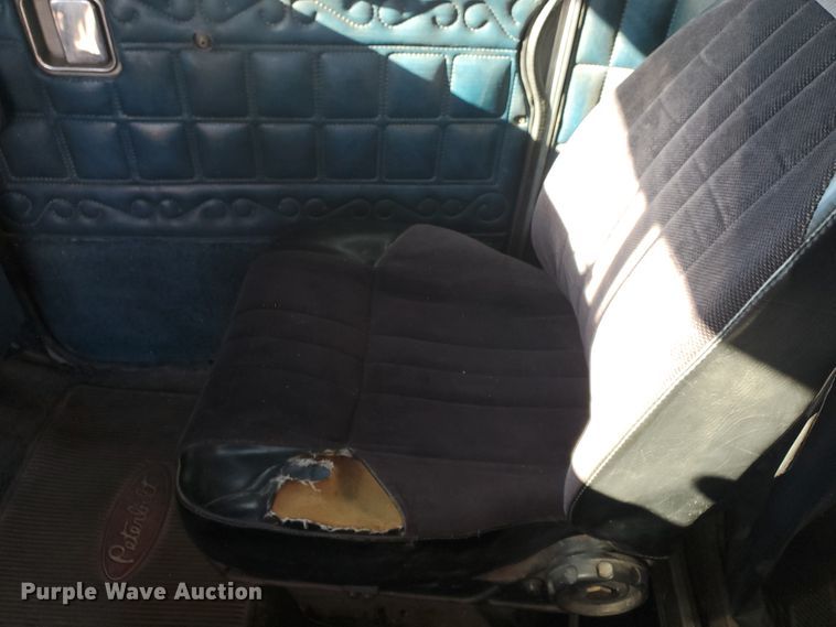 image for item HW9503 1985 Peterbilt 359  semi truck