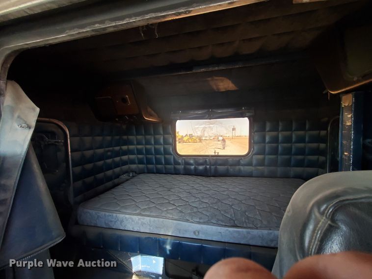 image for item HW9503 1985 Peterbilt 359  semi truck