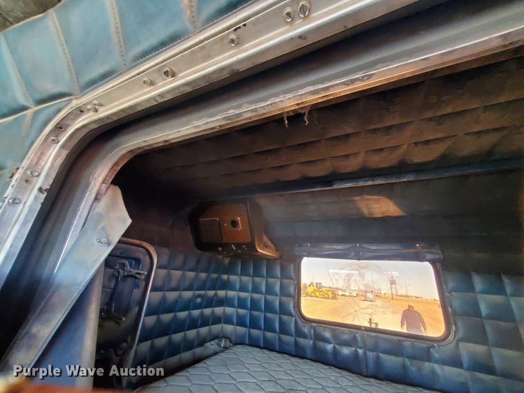 image for item HW9503 1985 Peterbilt 359  semi truck